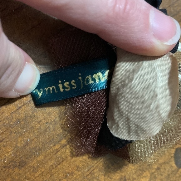 Petal Pop by Miss Janet 100% hand-stitched floral hair, hat or lapel accessory - Picture 4 of 5